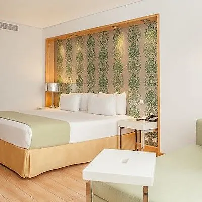 Hotel Nh Collection Airport T2 4*